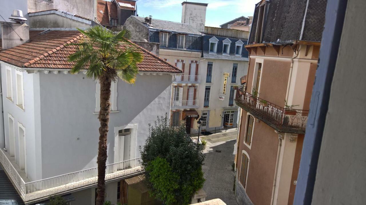 Appartement 13 Rue De La Fontaine F11 *