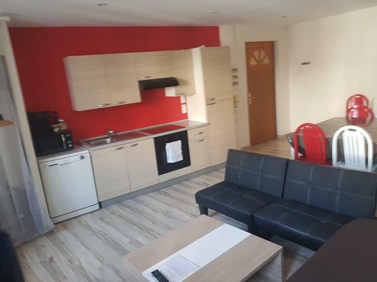 Appartement 13 Rue De La Fontaine F11 *